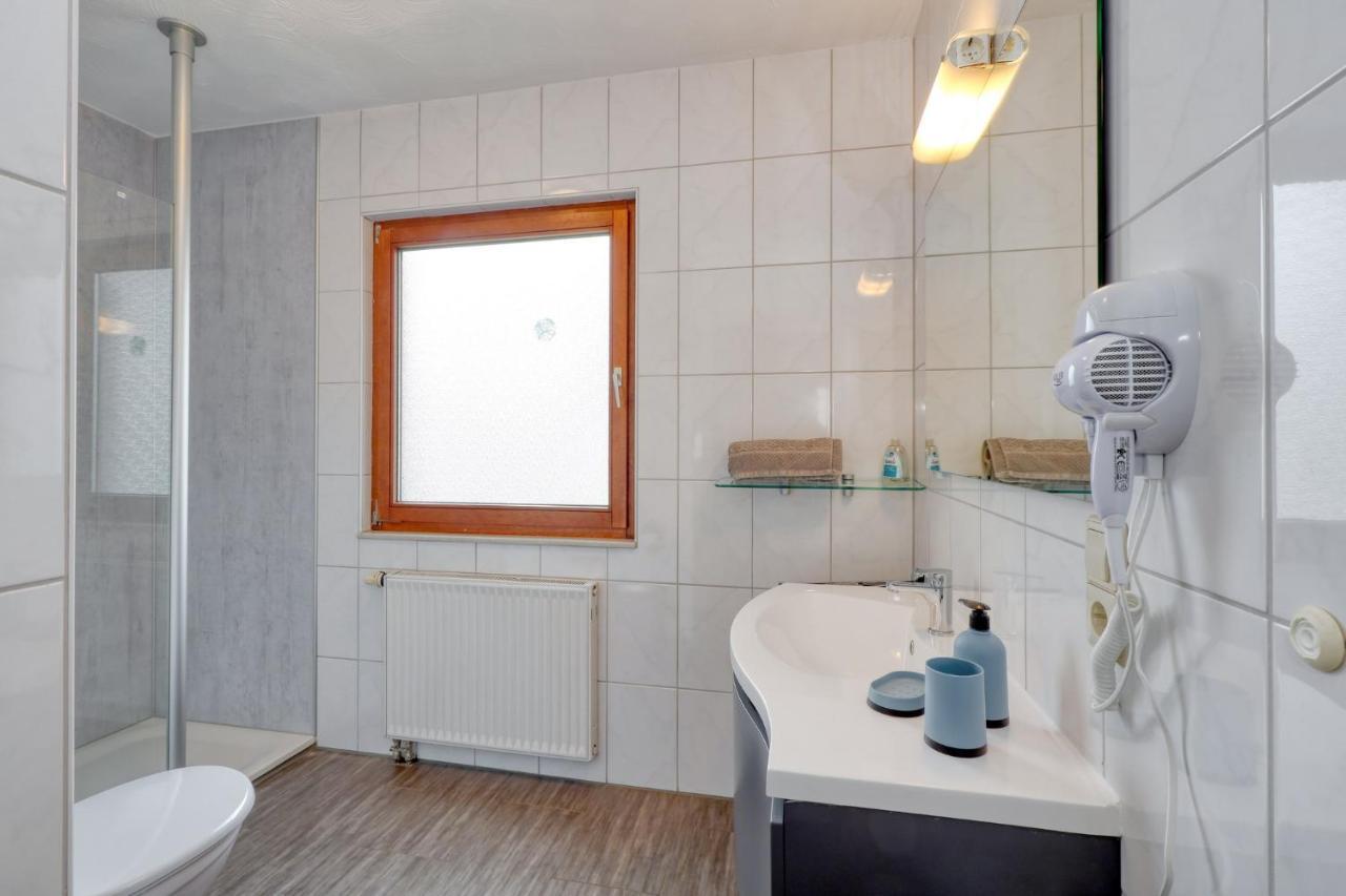 Seepark Kirchheim Ferienhaus Bei Vera Mit Sauna 外观 照片